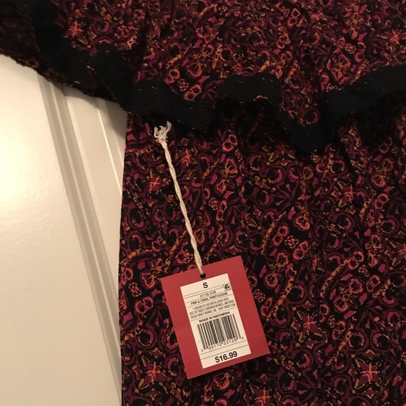 Ruffle patterned top - Picture 2 of 3